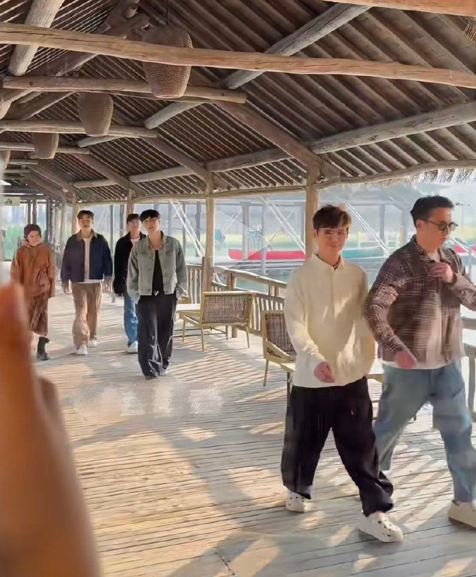 刘宪华回归向往的生活，一家六口首次同框