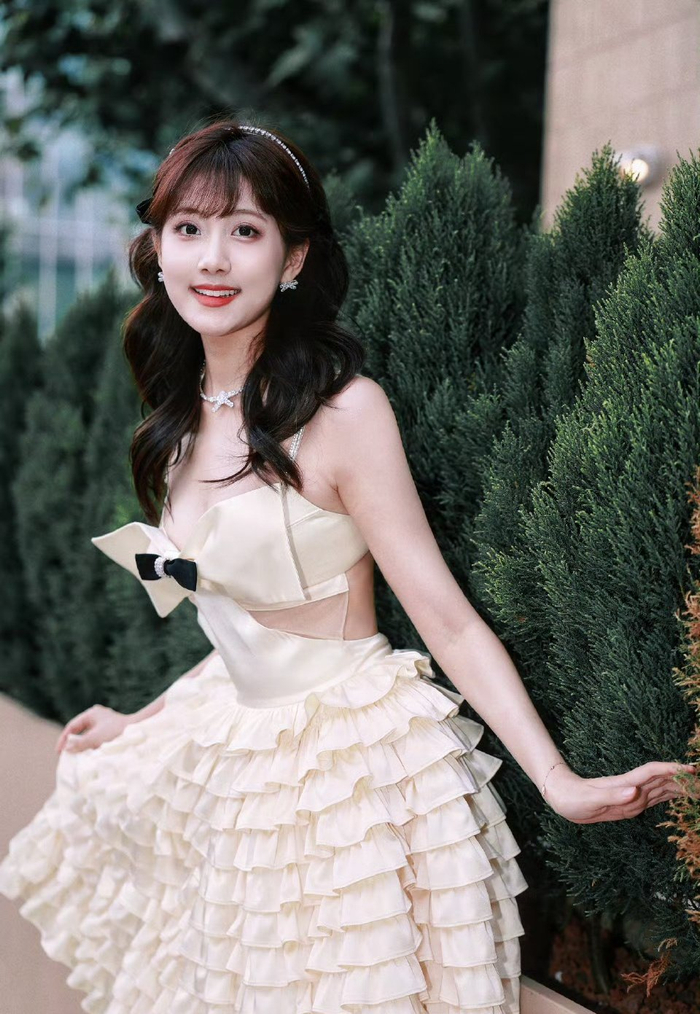 李艺彤宣布合约期满离开丝芭传媒