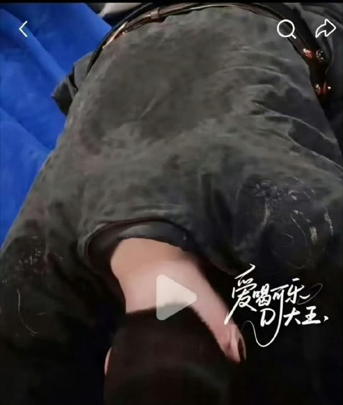 邓为高温拍戏中暑，粉丝要求剧组道歉并调整服装标准