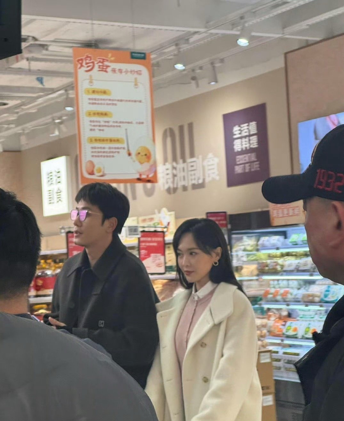 唐嫣彭冠英超市路透曝光，烟火气十足