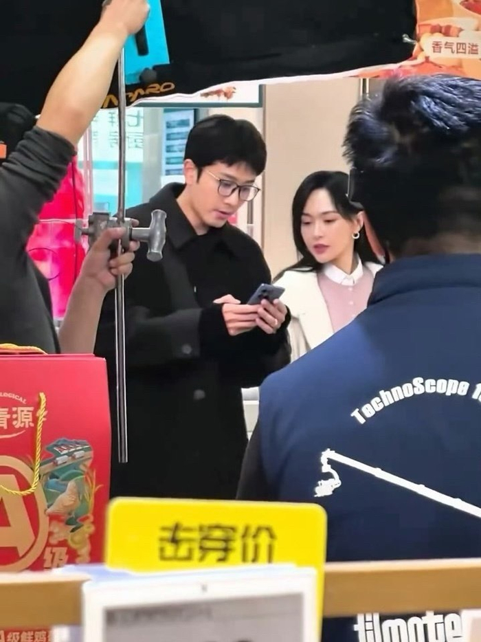 唐嫣彭冠英超市路透曝光，烟火气十足