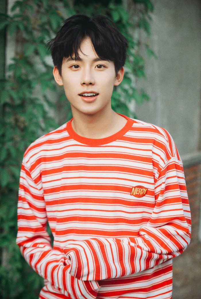 周奇工作室否认劈腿称聊天记录不实,未回应与向涵之恋情