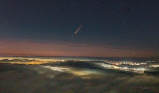 墨西哥上空的紫金山 阿特拉斯彗星