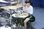 妞妞园园架子鼓新学的歌曲,是谁的心啊,孤单地留下