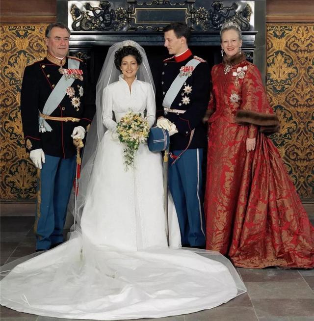 丹麦华裔王子，放弃皇室生活，迷于T台走秀？王子的穿搭就该如此