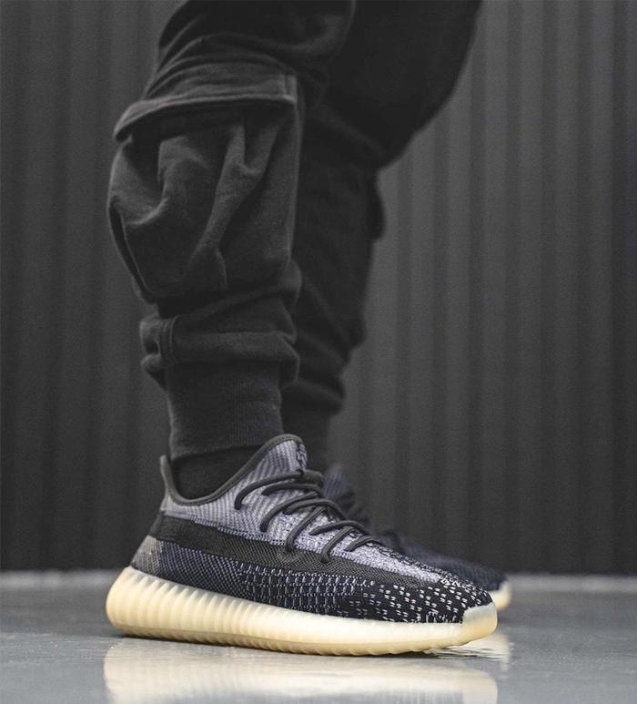 莆里莆气？YEEZY BOOST 350 V2「Asriel」无预警实物曝光！