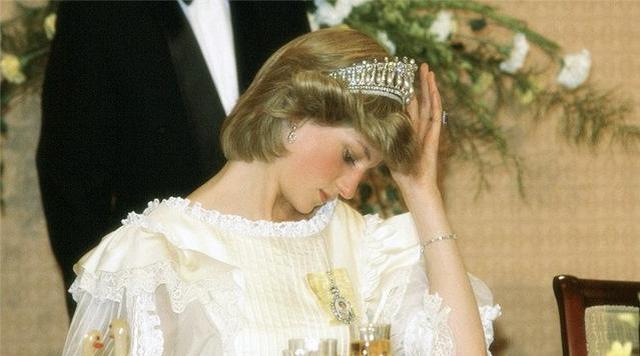 戴安娜王妃生前最令人心疼的时刻，老照片见证玄机