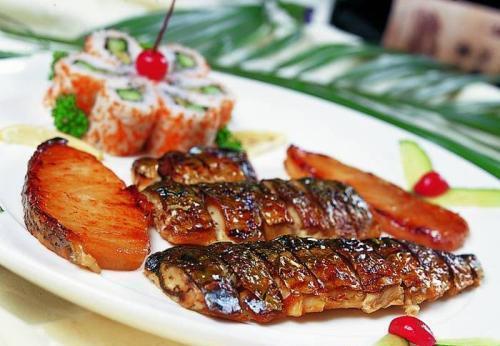 美食分享：红烧油筒鱼、茄子氽儿面、菠菜烩豆腐泡、香肠沙拉