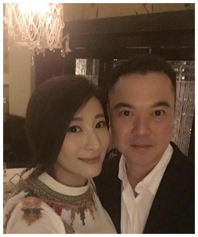 林峰32岁堂妹林夏薇13家食肆月亏百万不裁员，获丈夫体谅暂缓生育