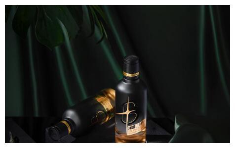 洋河小黑瓶惊艳上市 开启中国高端小瓶酒新时代