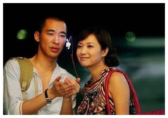 徐静蕾自曝偷穿男友裤子，相恋11年不结婚，却越爱越高调