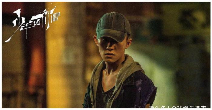 《隐秘的角落》张颂文荣获金扫帚奖最佳男配角，却被叫错名字
