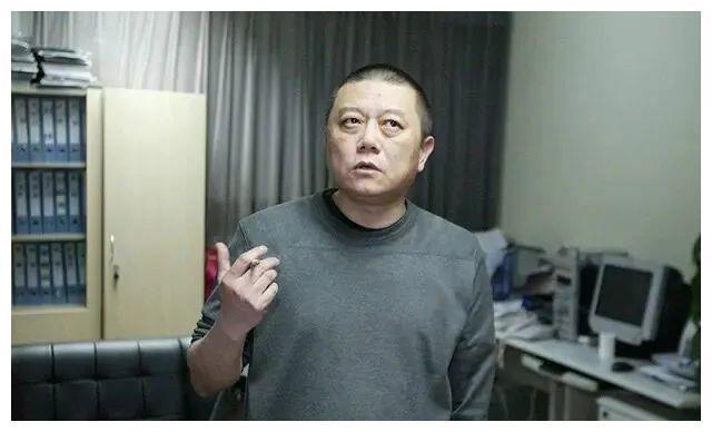 徐静蕾自曝偷穿男友裤子，相恋11年不结婚，却越爱越高调