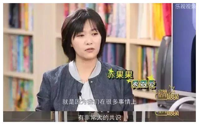 徐静蕾自曝偷穿男友裤子，相恋11年不结婚，却越爱越高调