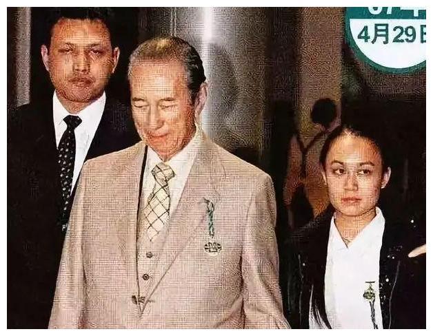 三太太陈婉珍容貌不比四太，谋略不如二太太，却为何赢得丰厚财产