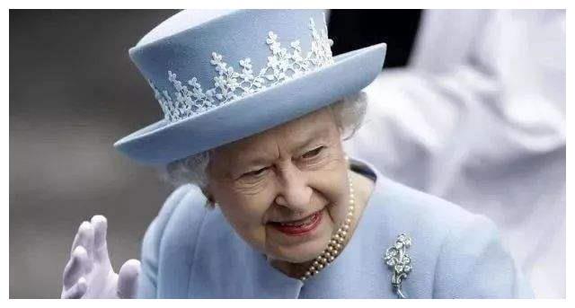 二战、伯父退位、13位首相和新冠，93岁的英国女王什么没经历过？