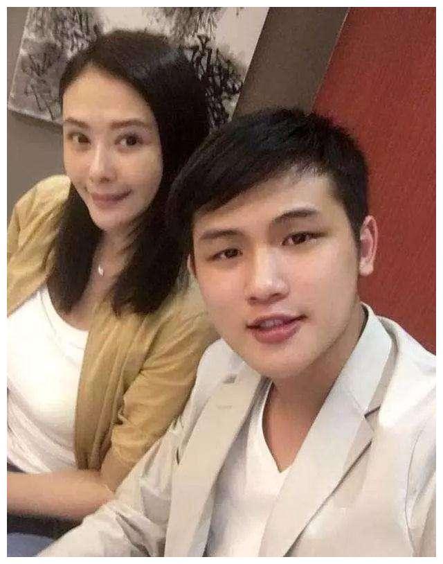 这位女星曾经因为吸毒锒铛入狱，今却嫁给小男友，婚后生活幸福