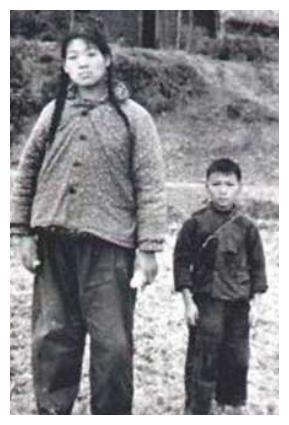 在1982年去世的中国第一"女巨人"曾金莲，为何至今38年遗体不下葬