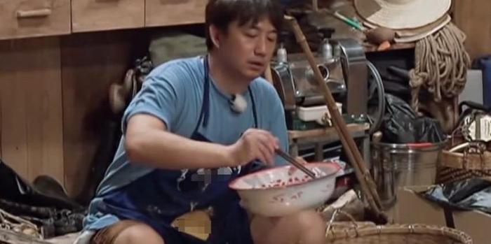 《向往4》黄磊做百香果水煮鱼，无滤镜下照片曝光，网友：打扰！