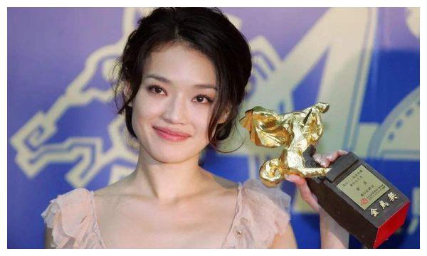 娱乐圈4位“大嘴”美女明星，钟丽缇上榜，而她堪称“丰唇女王”