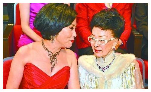 香港最有钱的女人，不是李嘉诚的红颜知己，而是铜锣湾这位阔太太