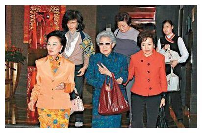 香港最有钱的女人，不是李嘉诚的红颜知己，而是铜锣湾这位阔太太
