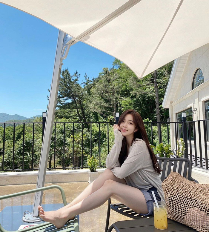 韩国知名女网红，最新生活写真照，樱桃小口，完美无瑕