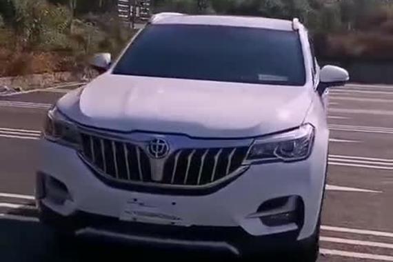 中华V6，外观帅气颜值高，动力强劲提速快