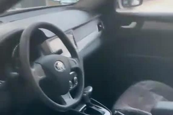奔腾b30国产家用好车。