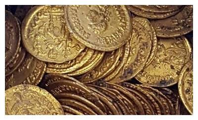工人在电影院下面发现数百枚金币 距今已一万多年价值非凡
