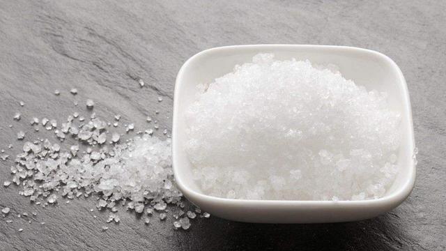 做菜放盐有讲究，不同的菜放盐的时间亦不同