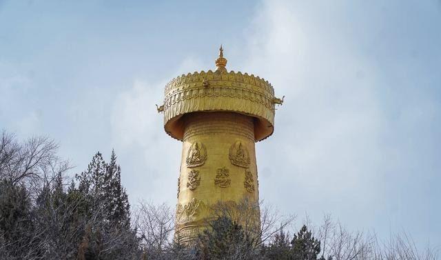 世界最大转经筒，藏人心中神圣的日月，纯铜镀金打造重达60吨