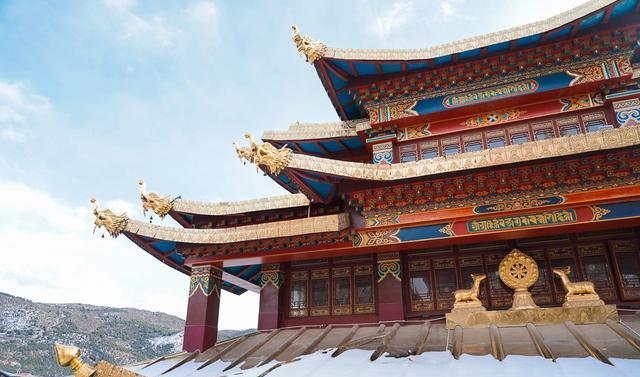 世界最大转经筒，藏人心中神圣的日月，纯铜镀金打造重达60吨