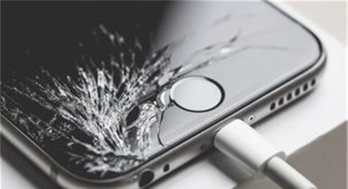 为啥很多人手机膜碎了，仍坚持使用？研发人员：心血都被浪费了！