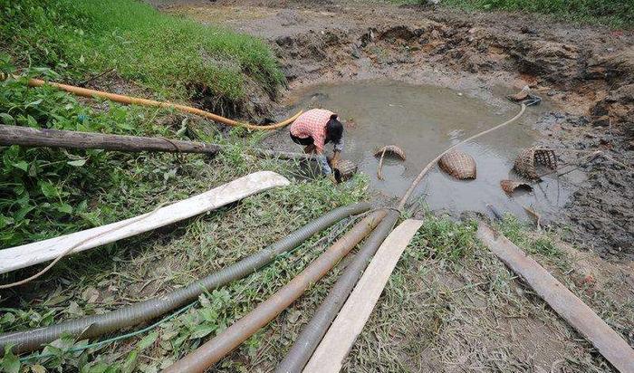 云南遭遇疫情又迎来10年来最严重旱情 147万人出现饮水困难