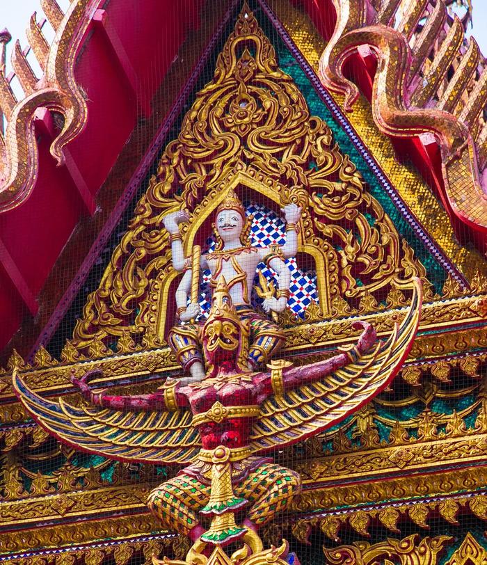 泰国最美的十大寺庙之一，宛如云中宫殿，因石壁上有老虎爪印得名