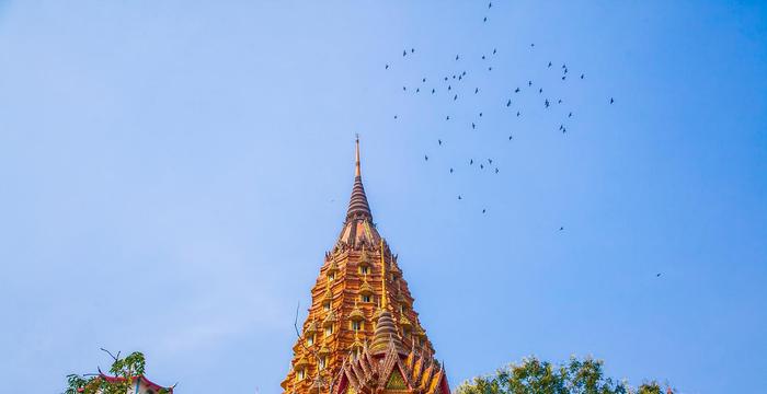 泰国最美的十大寺庙之一，宛如云中宫殿，因石壁上有老虎爪印得名