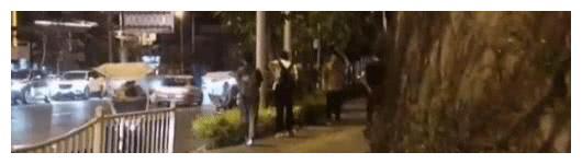 赵丽颖冯绍峰牵手逛街，网友却吐槽秀一百次恩爱不如给她一个婚礼