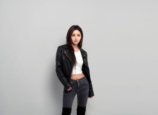 韩国女艺人南奎丽代言网络游戏拍最新广告