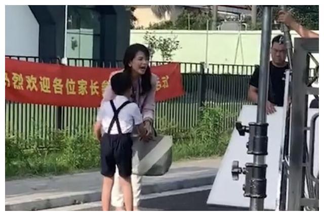 42岁刘涛大胆转型惨翻车！留长发演“职场女强人”不再惊艳老不少