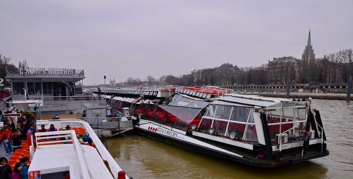 巴黎市区塞纳河游船攻略，沿途可欣赏巴黎圣母院、埃菲尔铁塔