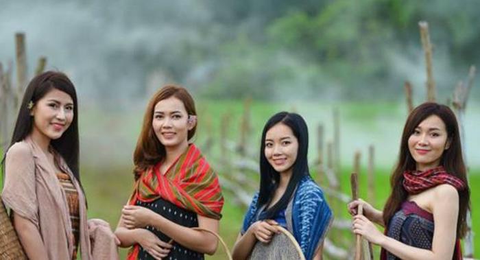 中国小伙定居老挝后，为何都不愿回国？老挝妻子害羞说出原因