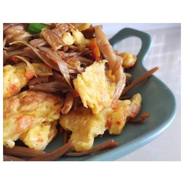 精选美食：培根土豆，玉米面早餐饼，蛤蜊拌黄瓜，黄花菜炒鸡蛋