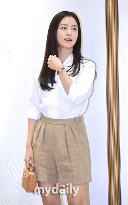 韩国女艺人金泰熙首尔出席品牌活动