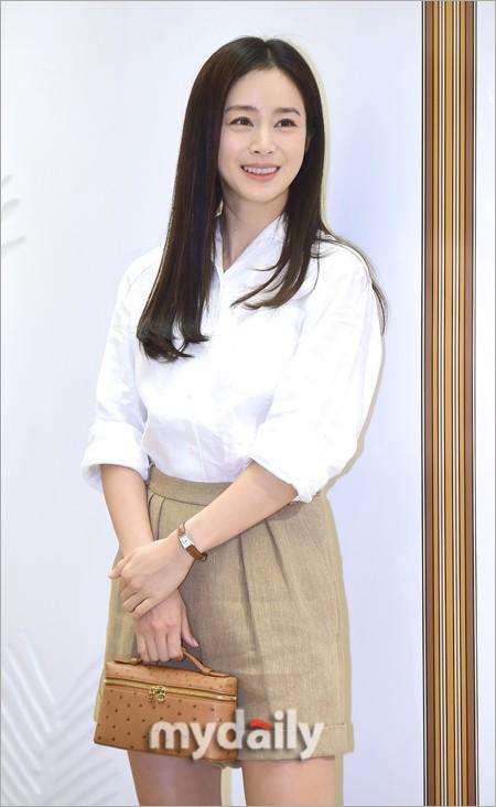 韩国女艺人金泰熙首尔出席品牌活动
