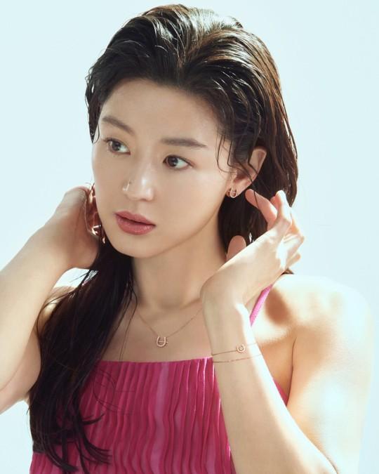 韩国女艺人全智贤代言珠宝品牌拍最新宣传照