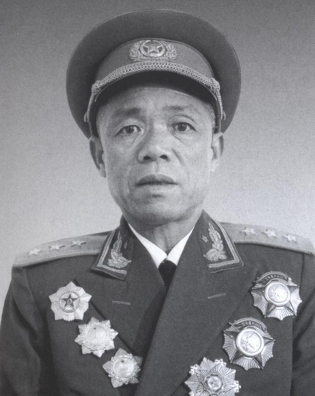 他在东北民主联军好战的副司令，抢司令的风头，解放海南岛多亏他