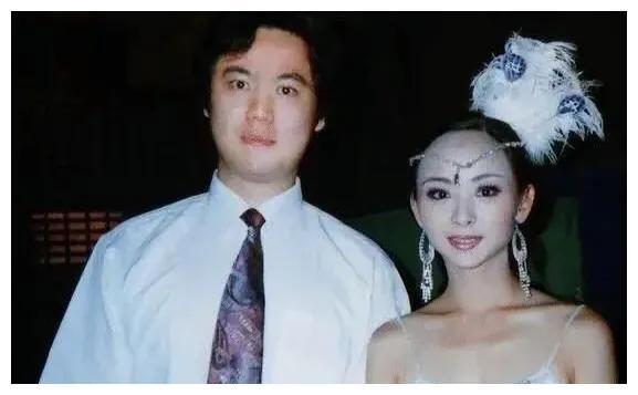 聋哑舞蹈家邰丽华，拒绝苦追她8年的富豪，转身嫁给平凡老公