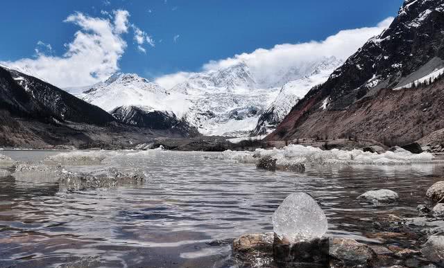 世界上海拔最低的冰川-米堆冰川，318国道边上的冰美人