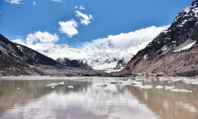 世界上海拔最低的冰川-米堆冰川，318国道边上的冰美人